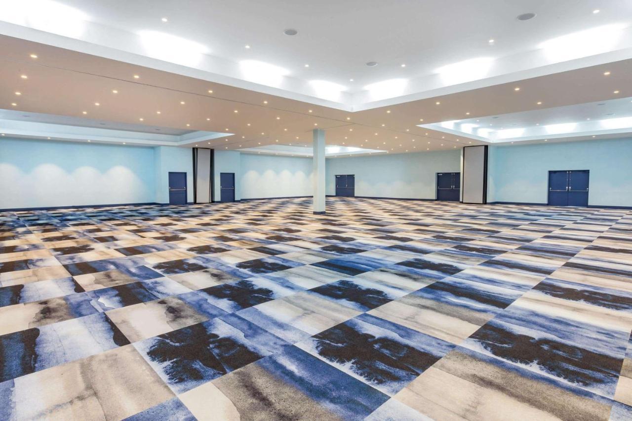 Ramada By Wyndham Hartford North - Bradley Airport Hotel Windsor Locks Exterior foto