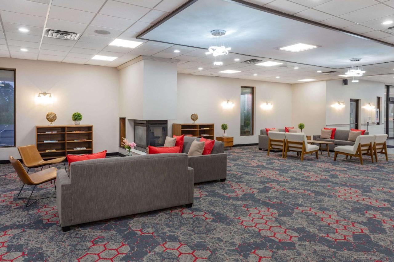 Ramada By Wyndham Hartford North - Bradley Airport Hotel Windsor Locks Exterior foto