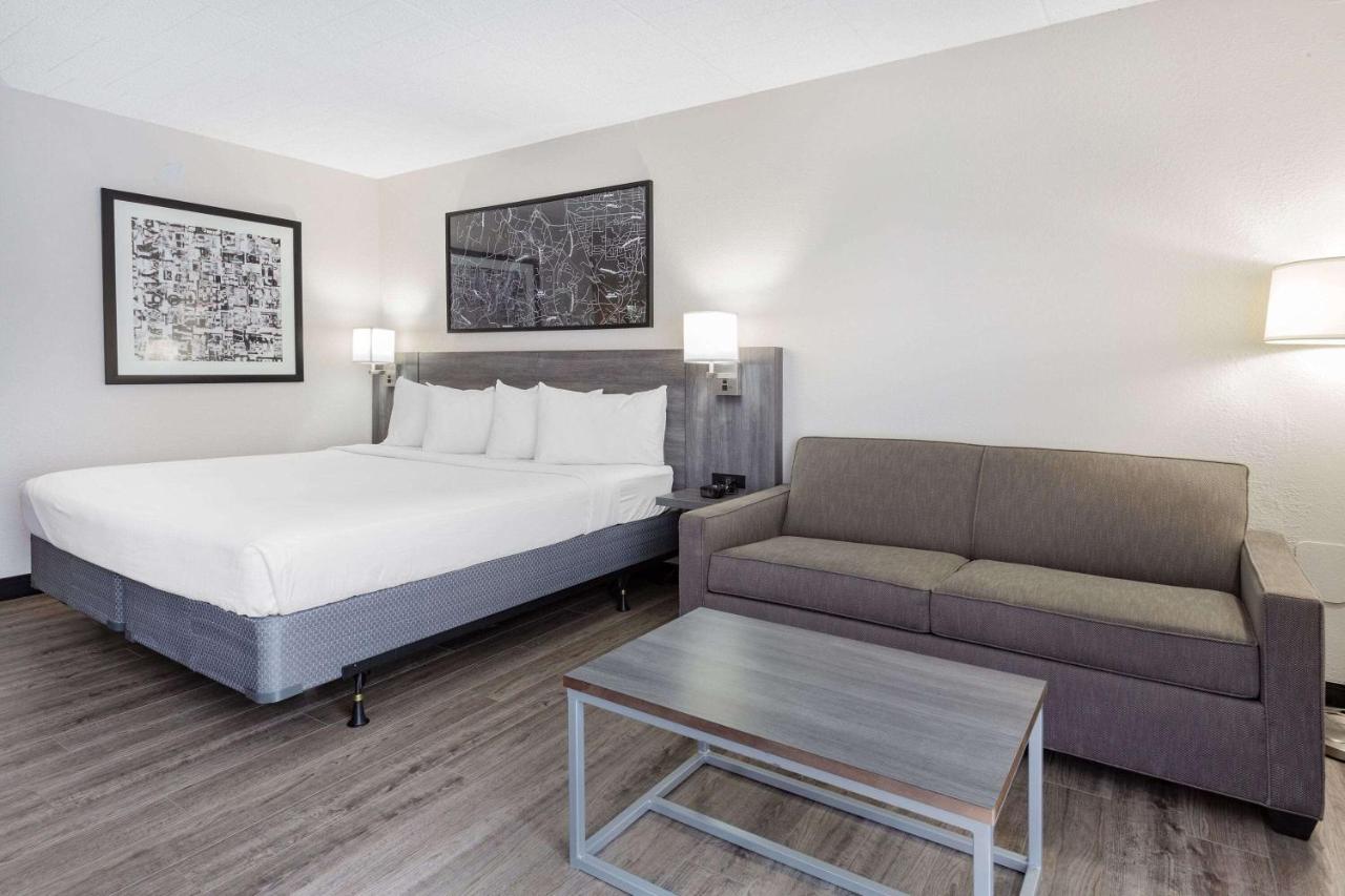 Ramada By Wyndham Hartford North - Bradley Airport Hotel Windsor Locks Exterior foto