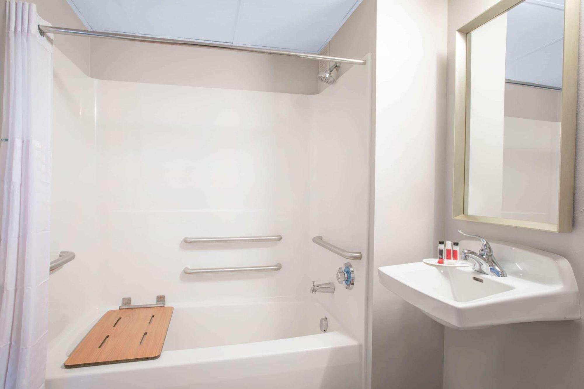 Ramada By Wyndham Hartford North - Bradley Airport Hotel Windsor Locks Cameră foto